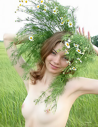 Anna C: Small breasted blonde cuttie Anna C takes her clothes off and exposes her curvy hot body.