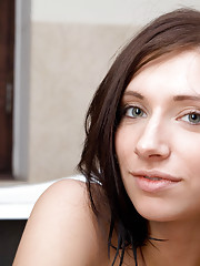 Simone B Picture 14