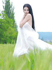 Leona E Picture 1