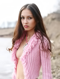 Slutty teen schoolgirl Sveta H takes off her black skirt and shows us her cock hungry twat.